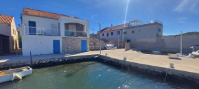 House Lucija with berth in Murter